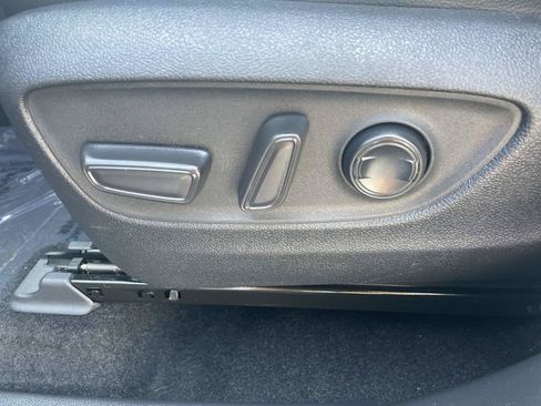 Used 2024 Toyota Highlander XLE FWD image 26