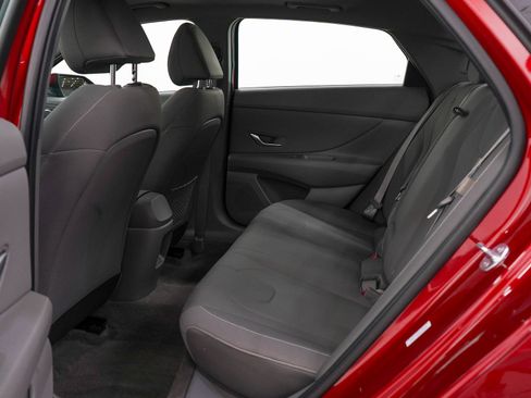 Used 2025 Hyundai Elantra SEL FWD image 32