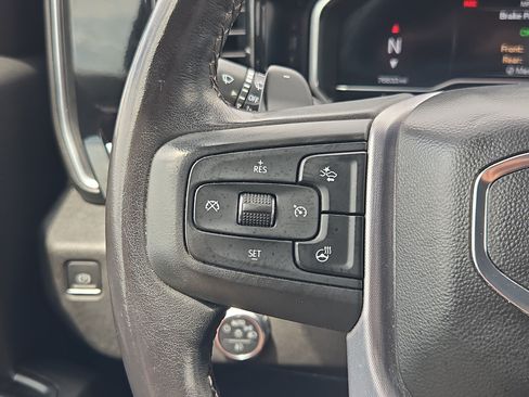 Used 2022 GMC Sierra 1500 Elevation w/ LPO, Elevation Black Package AWD/4WD image 17