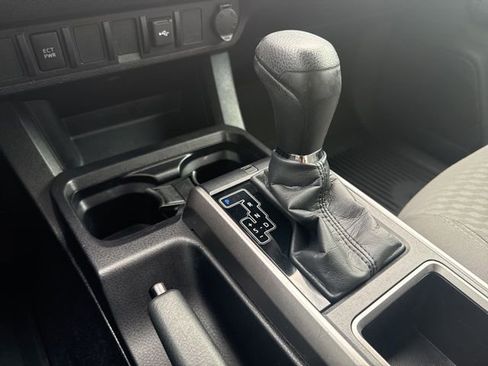 Used 2022 Toyota Tacoma SR5 w/ SR5 Appearance Package (SM) image 29