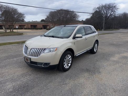 Used 2014 Lincoln MKX FWD w/ Equipment Group 102A image 5