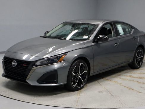 Certified 2025 Nissan Altima 2.5 SR AWD/4WD image 7