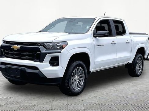 Used 2024 Chevrolet Colorado LT w/ LT Convenience Package RWD image 3