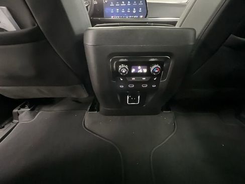New 2025 Chevrolet Suburban Premier AWD/4WD image 22