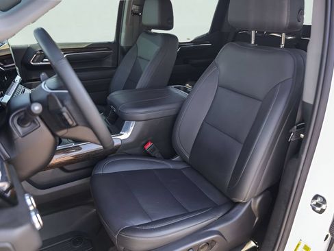 Used 2024 GMC Sierra 1500 Elevation w/ Elevation Premium Package AWD/4WD image 10