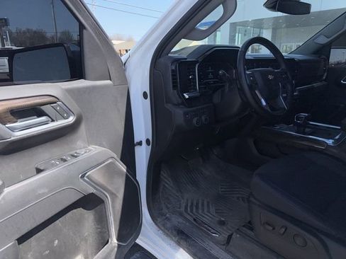 Used 2025 Chevrolet Silverado 1500 LT image 30