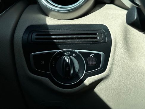 Used 2018 Mercedes-Benz GLC 300 4MATIC w/ Multimedia Package image 33