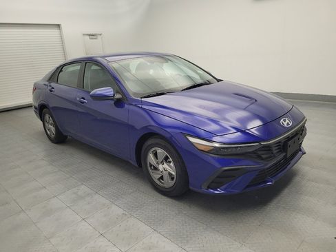 Used 2025 Hyundai Elantra SE FWD image 11
