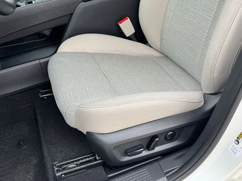 Used 2023 Nissan Rogue SV image 11