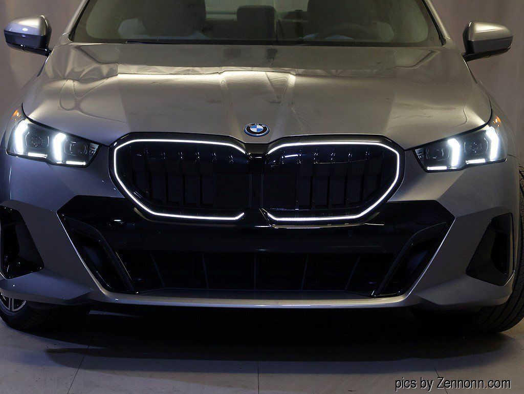 Used 2027 BMW 550e xDrive AWD/4WD image 6