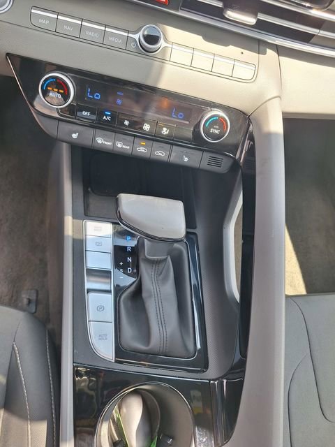 Used 2025 Hyundai Elantra SEL FWD image 25