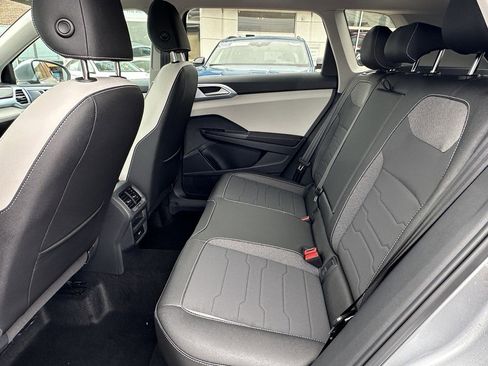 New 2025 Volkswagen Taos SE image 7