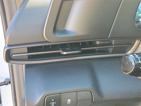 Used 2025 Hyundai Elantra Sport image 30