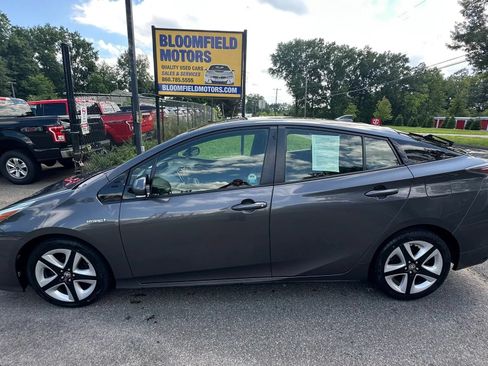 Used 2017 Toyota Prius Three Touring FWD image 8