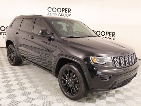 Used 2020 Jeep Grand Cherokee Altitude AWD/4WD image 1