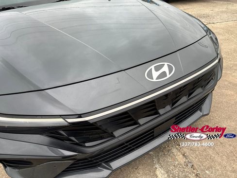 Used 2024 Hyundai Elantra Limited FWD image 4