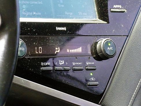 Used 2020 Toyota Camry SE FWD image 27