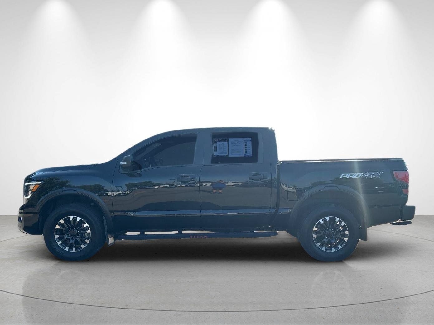 Used 2024 Nissan Titan PRO-4X w/ Pro-4x Convenience Package AWD/4WD image 2