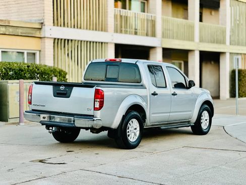 Used 2018 Nissan Frontier SV RWD image 5