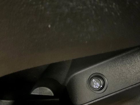 Used 2022 Chevrolet Equinox LT image 32