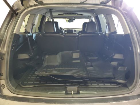 Used 2018 Honda Pilot Touring image 8