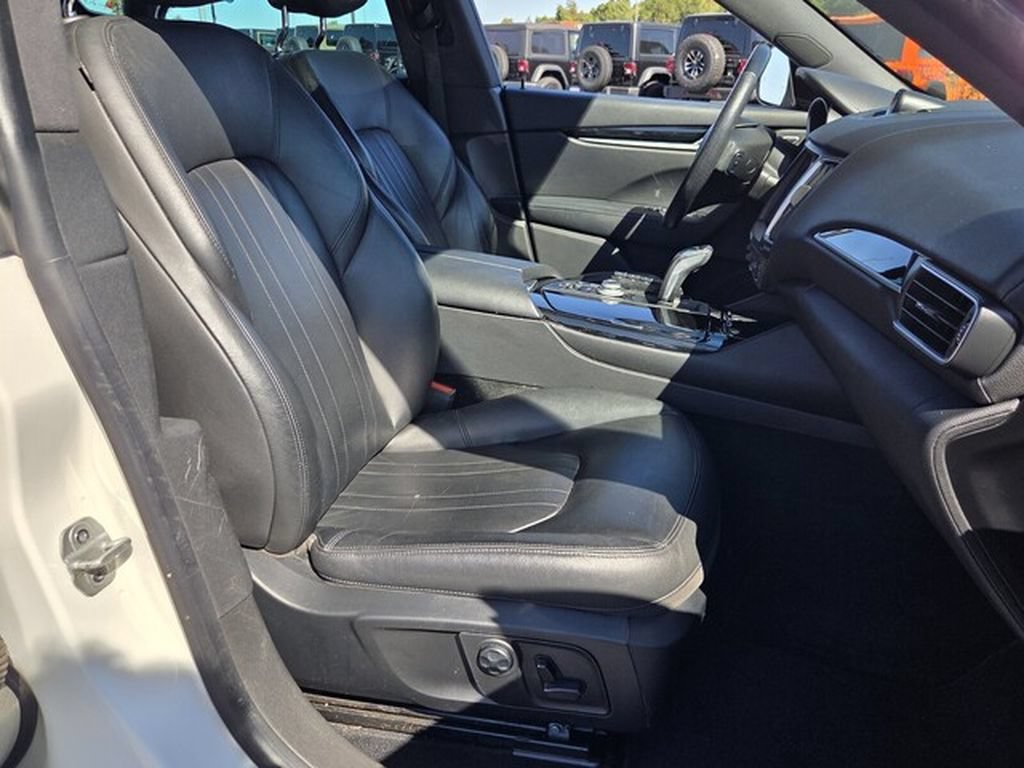 Used 2020 Maserati Levante AWD/4WD image 15