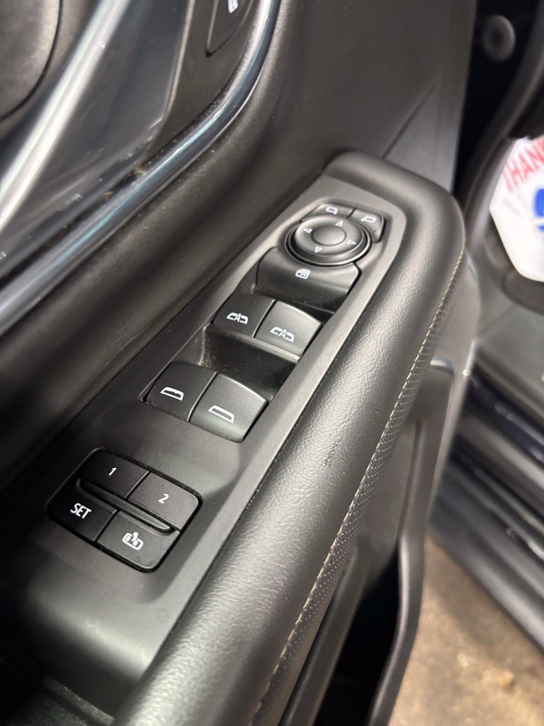 Used 2023 GMC Yukon SLT AWD/4WD image 32