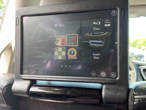 Used 2020 Chrysler Pacifica Limited FWD image 18