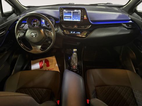 Used 2020 Toyota C-HR XLE image 14