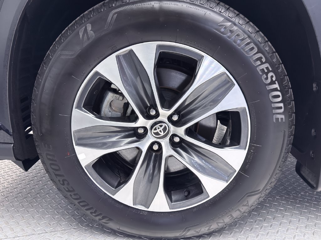 Certified 2026 Toyota Highlander XLE AWD/4WD image 9