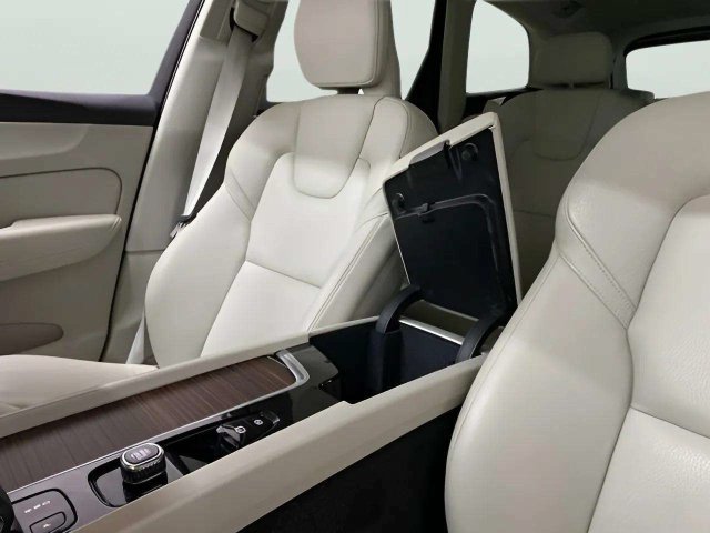 Used 2022 Volvo XC60 B5 Momentum w/ Climate Package AWD/4WD image 82