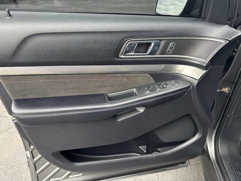 Used 2018 Ford Explorer XLT w/ Equipment Group 202A AWD/4WD image 12
