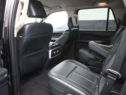 Used 2024 Ford Expedition XLT RWD image 2