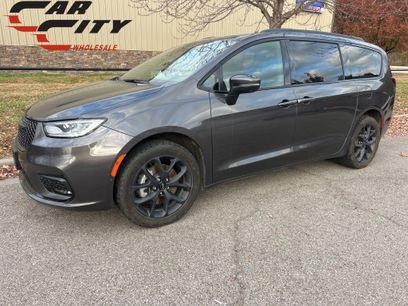 Used 2023 Chrysler Pacifica Touring-L w/ S Appearance Package