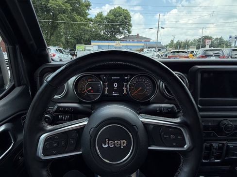 Used 2019 Jeep Wrangler Unlimited Sahara w/ Cold Weather Group AWD/4WD image 20