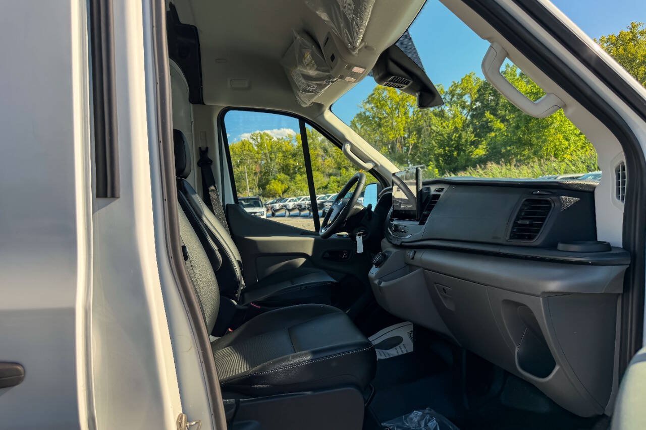 Used 2023 Ford E-Transit Medium Roof RWD image 10