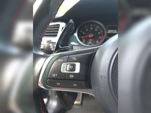 Used 2019 Volkswagen Golf 4-Door FWD image 18