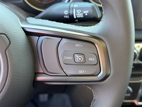 Used 2023 Jeep Gladiator Sport image 25