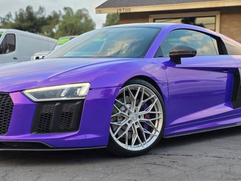 Used 2018 Audi R8 V10 w/ Premium Package image 1