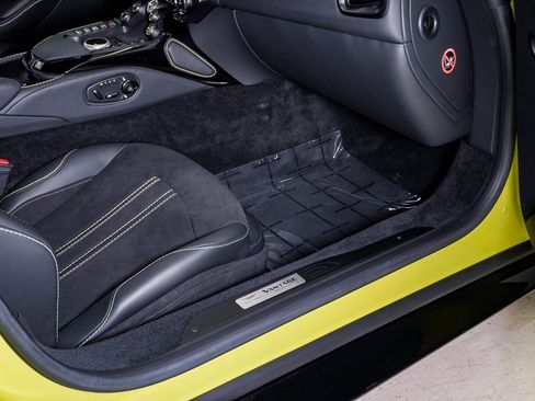 Used 2023 Aston Martin V8 Vantage Coupe image 19