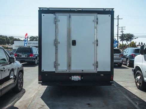 Used 2019 Ford E-350 and Econoline 350 Super Duty image 5