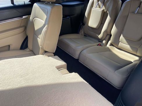 Used 2017 Ford Explorer Limited image 12