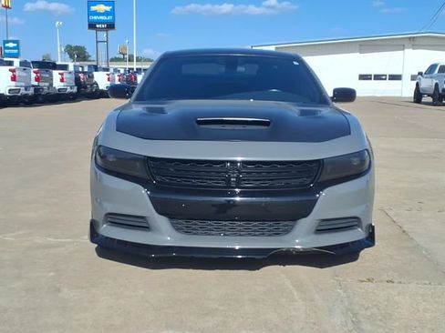 Used 2023 Dodge Charger SXT w/ Blacktop Package RWD image 2