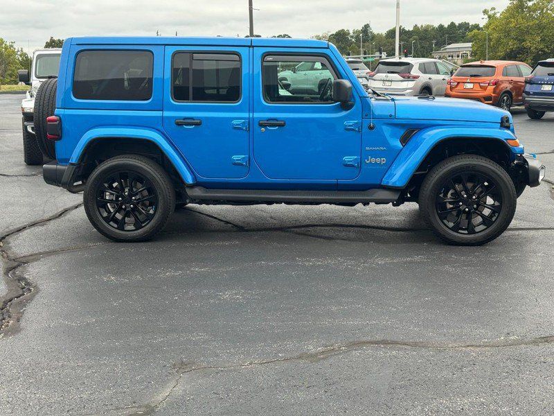 Used 2023 Jeep Wrangler Unlimited Sahara w/ Cold Weather Group AWD/4WD image 2