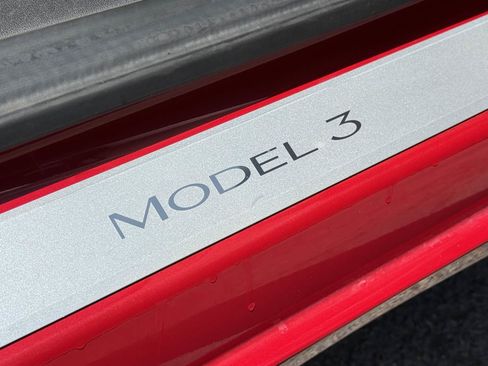 Used 2018 Tesla Model 3 Long Range RWD image 18