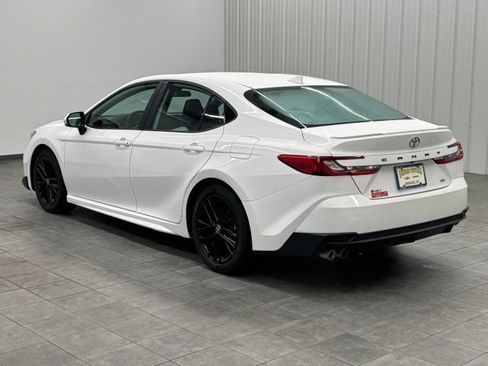 Used 2025 Toyota Camry SE FWD image 4