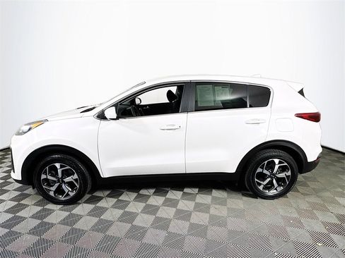 Used 2022 Kia Sportage LX image 4