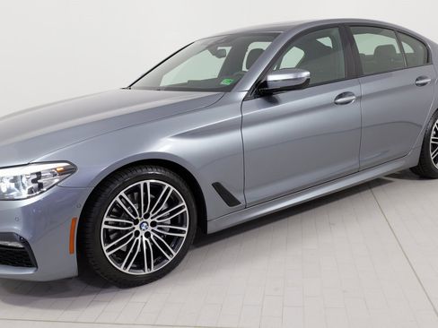 Used 2018 BMW 530i xDrive w/ M Sport Package image 4