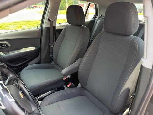 Used 2019 Chevrolet Trax LS AWD/4WD image 23
