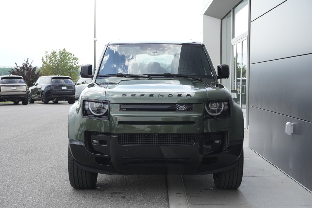 New 2026 Land Rover Defender 110 X-Dynamic SE AWD/4WD image 5
